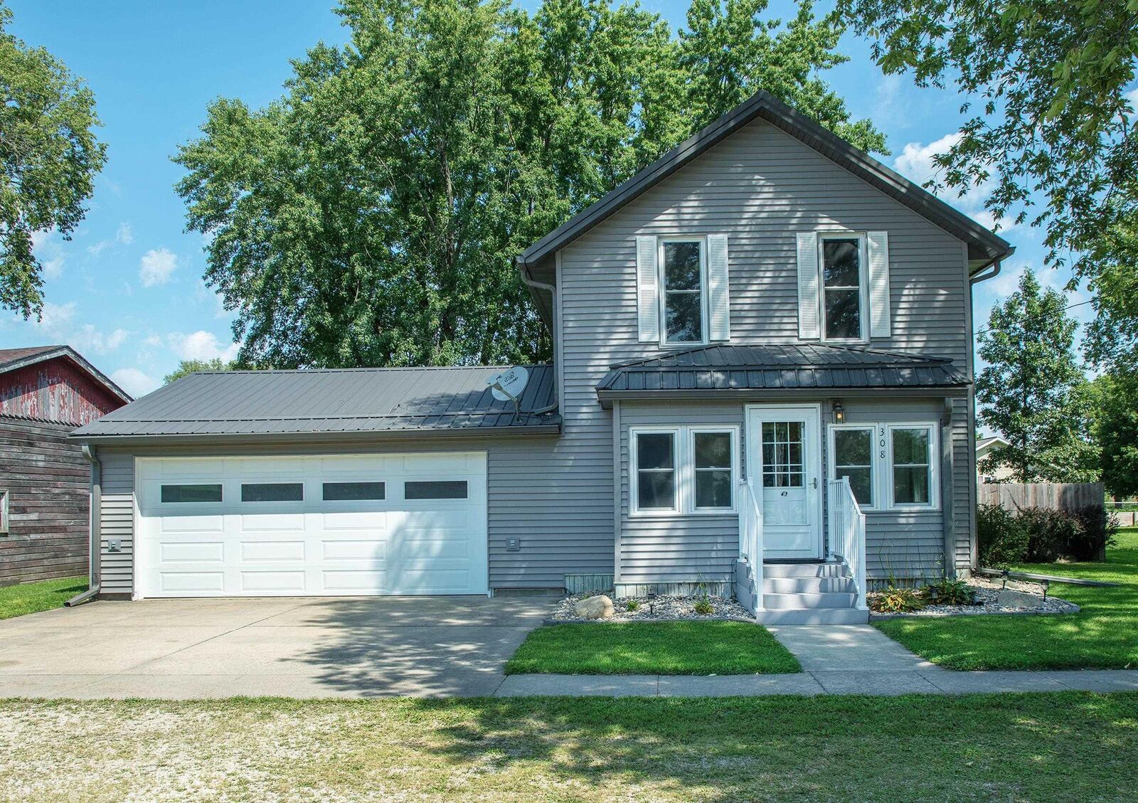 Property Photo:  308 Division Street  IA 50666 