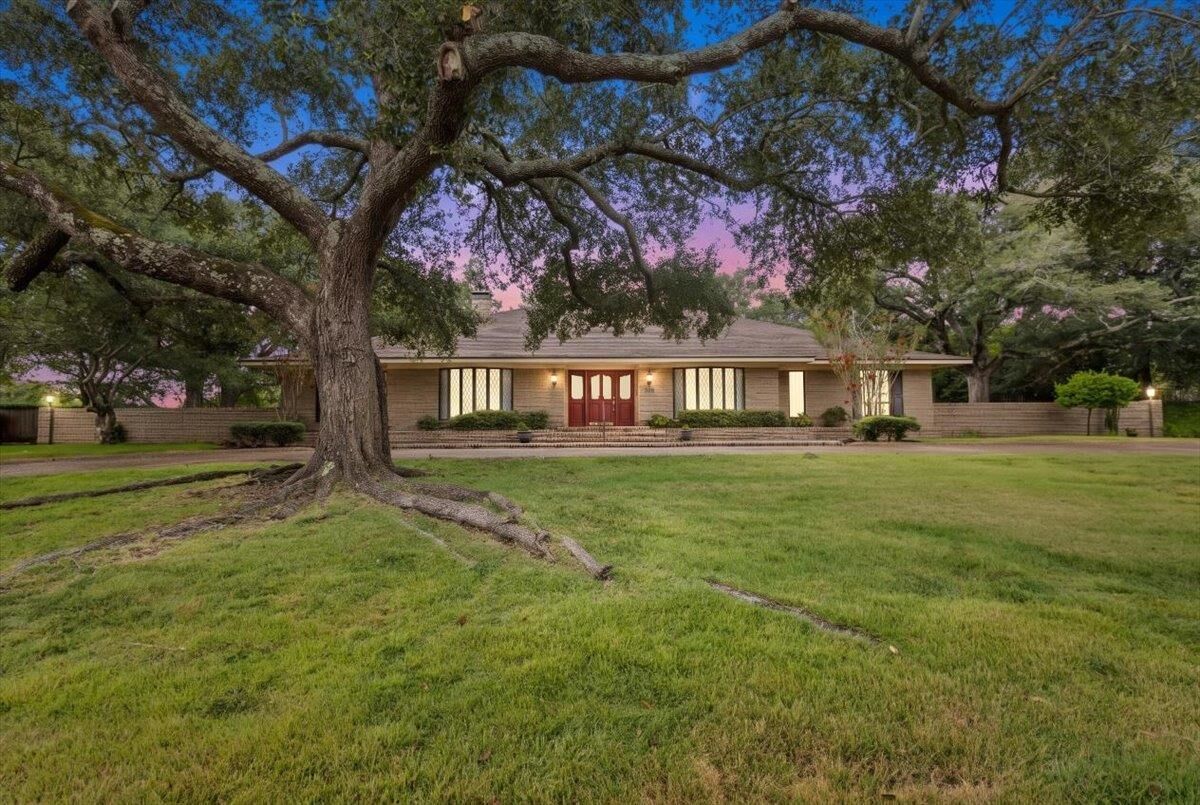 Property Photo: 320 McNee Dr TX 75654
