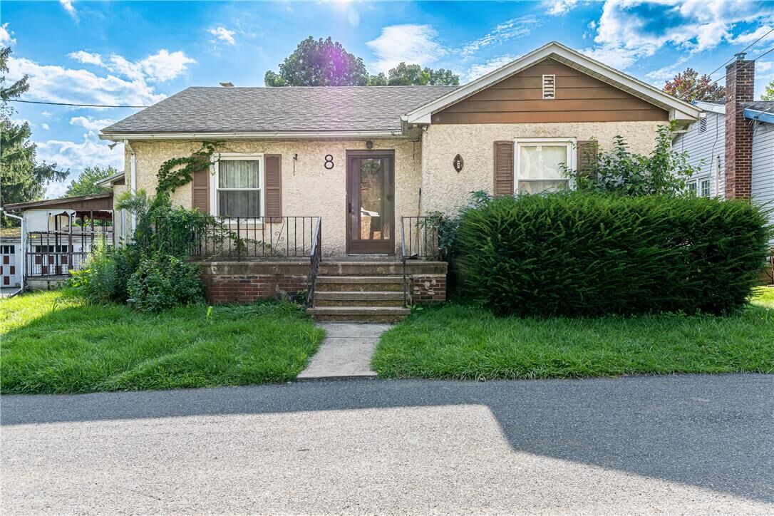Property Photo:  8 Aarons Place  PA 18040 