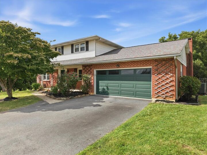 Property Photo: 1925 Belleview Drive PA 18052