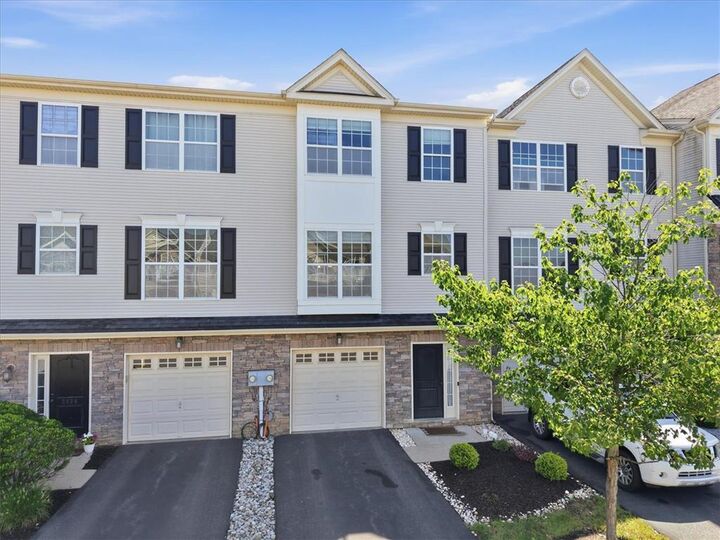 Property Photo:  2624 Gila Drive  PA 18040 