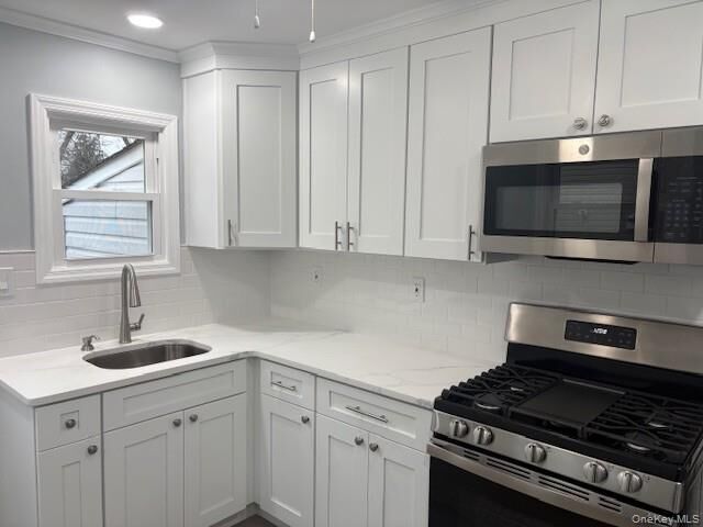 Property Photo:  842 N Wellwood Avenue  NY 11757 