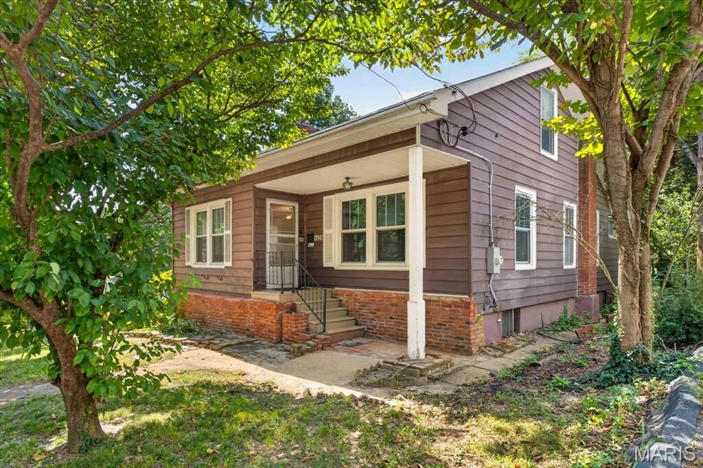 Property Photo:  1439 Grant Road  MO 63119 