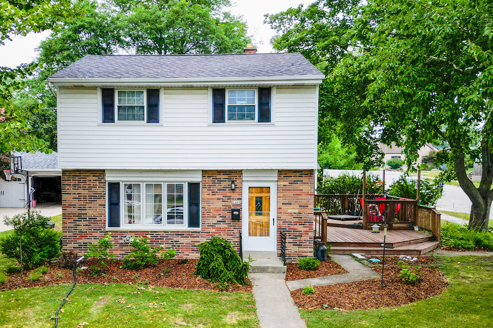 Property Photo:  1400 Manitowoc Ave  WI 53172 