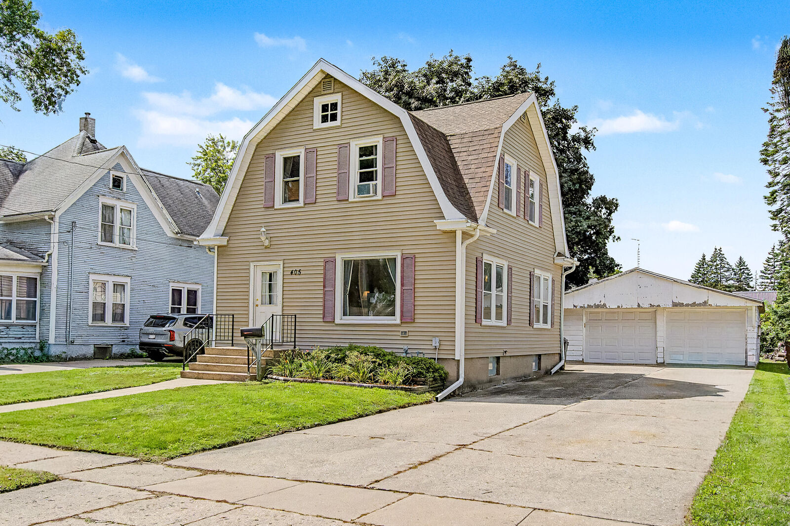 Property Photo: 405 Jackson St WI 53538