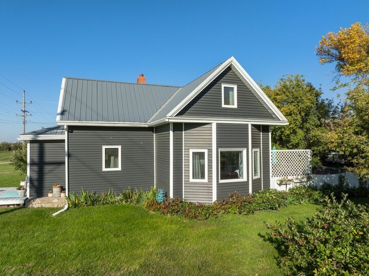 Property Photo:  410 Libbie St  ND 58762 