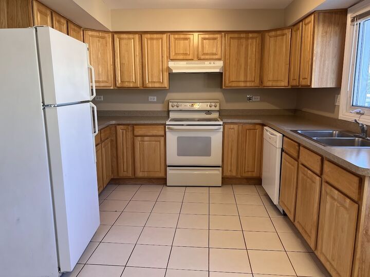Property Photo: 8616 W 95th Place 307 IL 60457