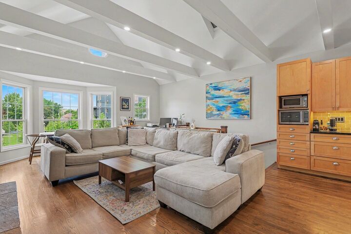 Property Photo: 1619 W Hollywood Avenue 3 IL 60660