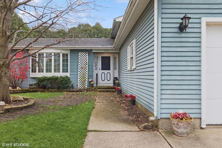 Property Photo:  5401 W Chasefield Circle  IL 60050 