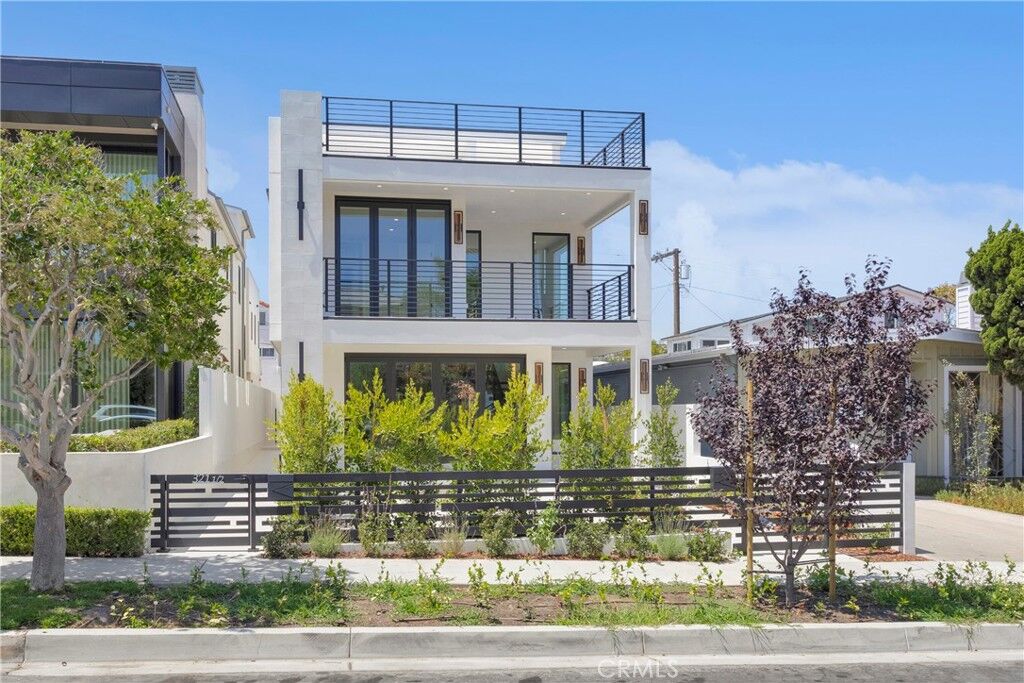 Property Photo:  321 Larkspur Avenue 1/2  CA 92625 