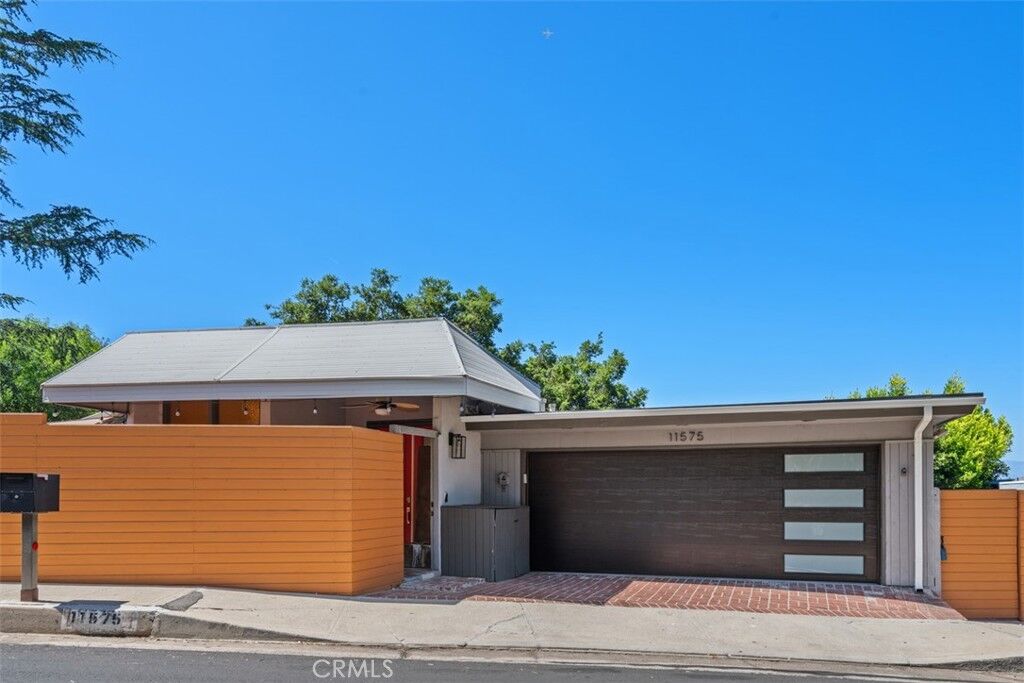 Property Photo:  11575 Sunshine Terrace  CA 91604 