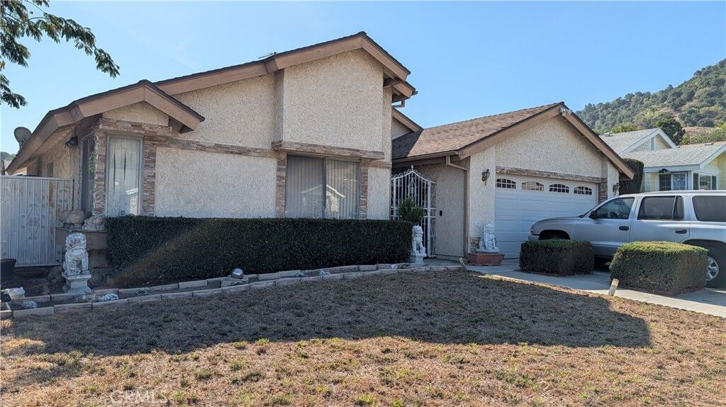 Property Photo: 1122 Reggio Place CA 91766