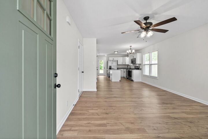 Property Photo: 412 Hillside Dr TN 37040