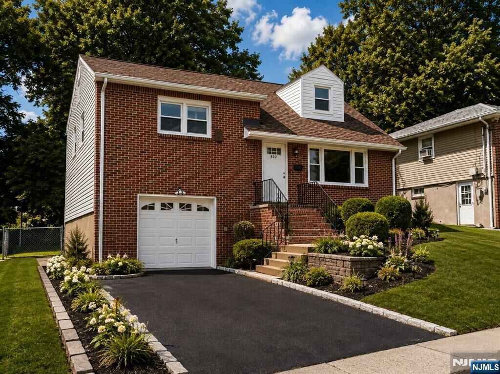 Property Photo:  432 Hamilton Place  NJ 07601 
