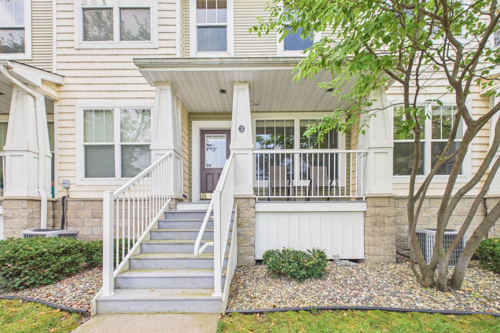 Property Photo:  1240 County Road D E 3  MN 55109 