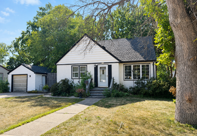 Property Photo:  1115 Marshall Avenue  MN 55071 