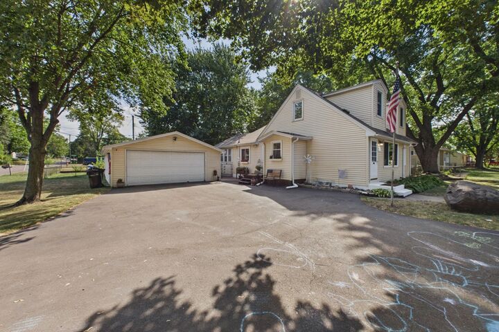 Property Photo: 1474 Burke Avenue E MN 55109