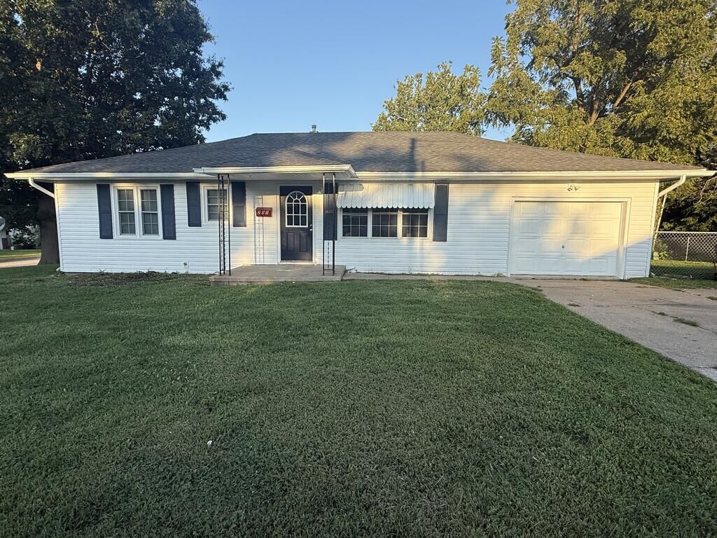 Property Photo: 201 S Stanford MO 63501