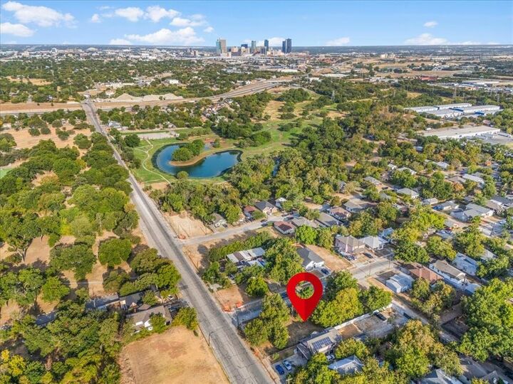 Property Photo: 2501 E Vickery Boulevard TX 76105