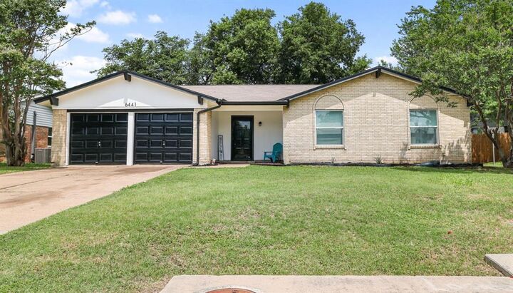 Property Photo: 6441 Carousel Drive TX 76148