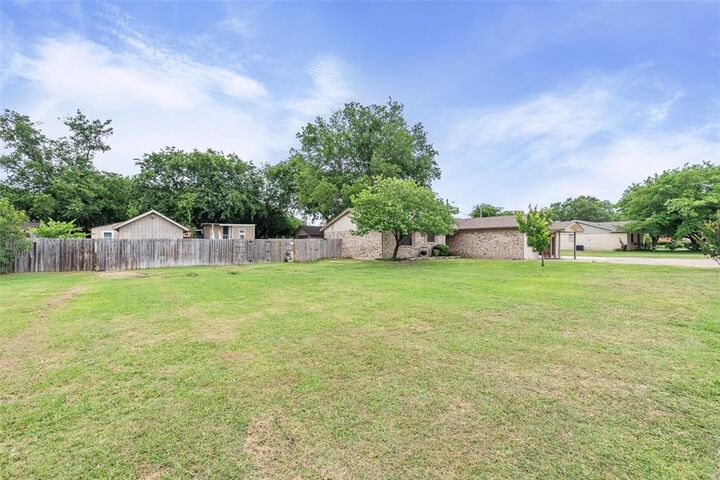 Property Photo: 2015 Roberts Drive TX 76048