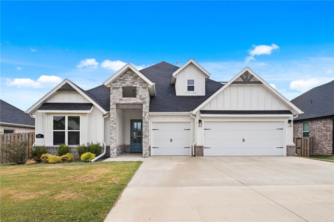 Property Photo:  2104 Crandall Road  AR 72751 