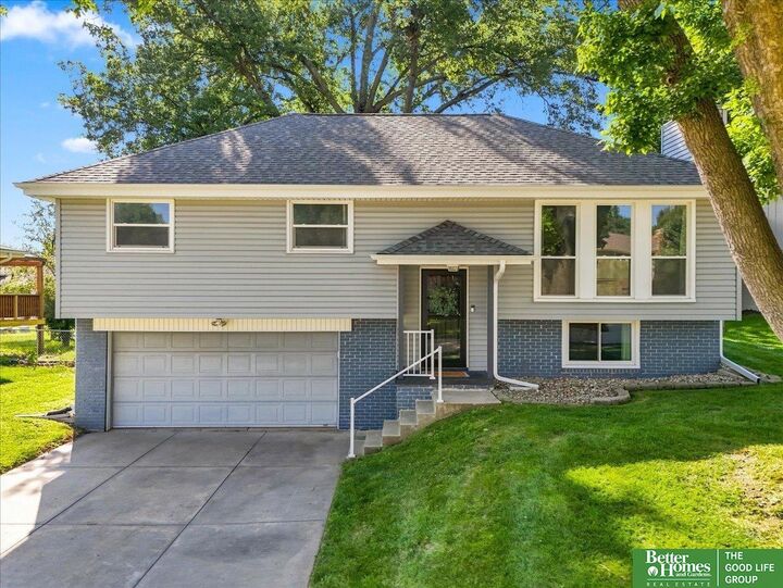 Property Photo:  2724 N 125th Circle  NE 68164 
