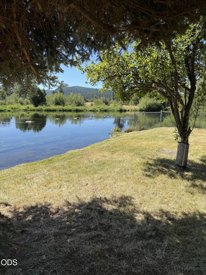 Property Photo: 211 S Wasco Avenue OR 97624
