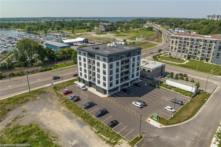 Property Photo:  2 Dundas Street W 305  ON K8P 1A1 