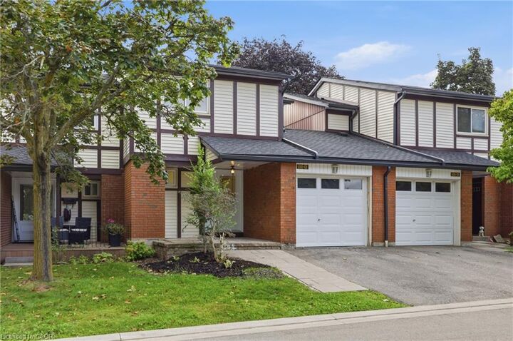 Property Photo:  5095 Pinedale Avenue 106  ON L7L 5K3 