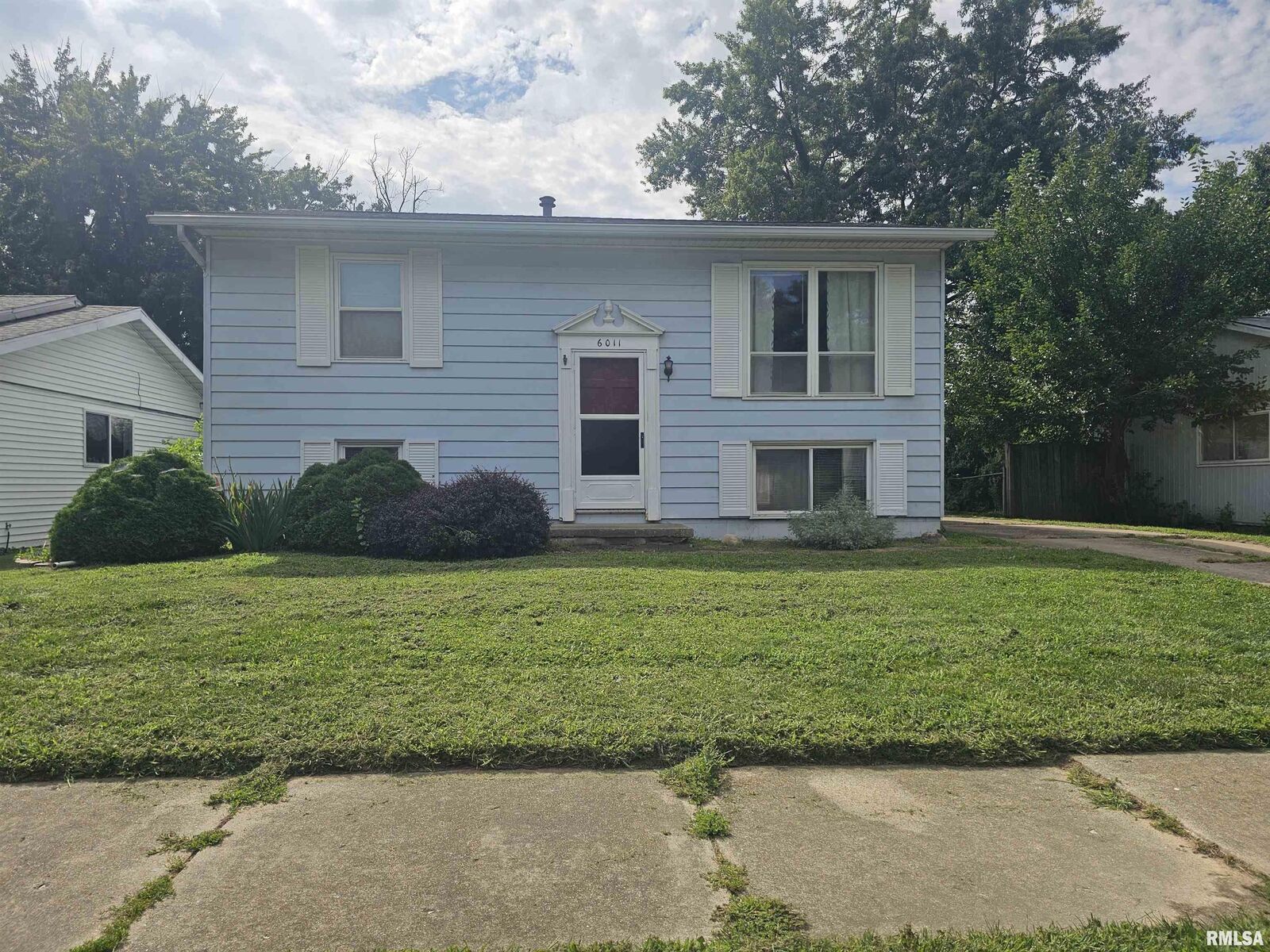 Property Photo: 6011 N Idlewhile Drive IL 61615