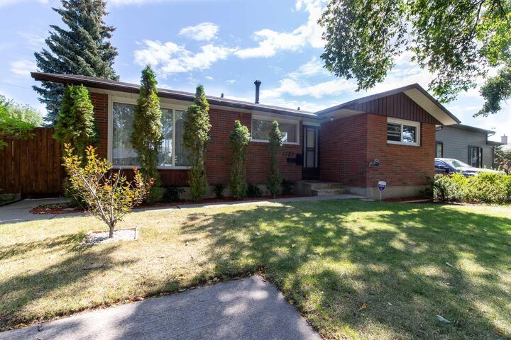 Property Photo:  1721 20 Street S  AB T1K 2G1 