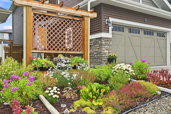 Property Photo: 75 Sundown Close AB T4C 1E6
