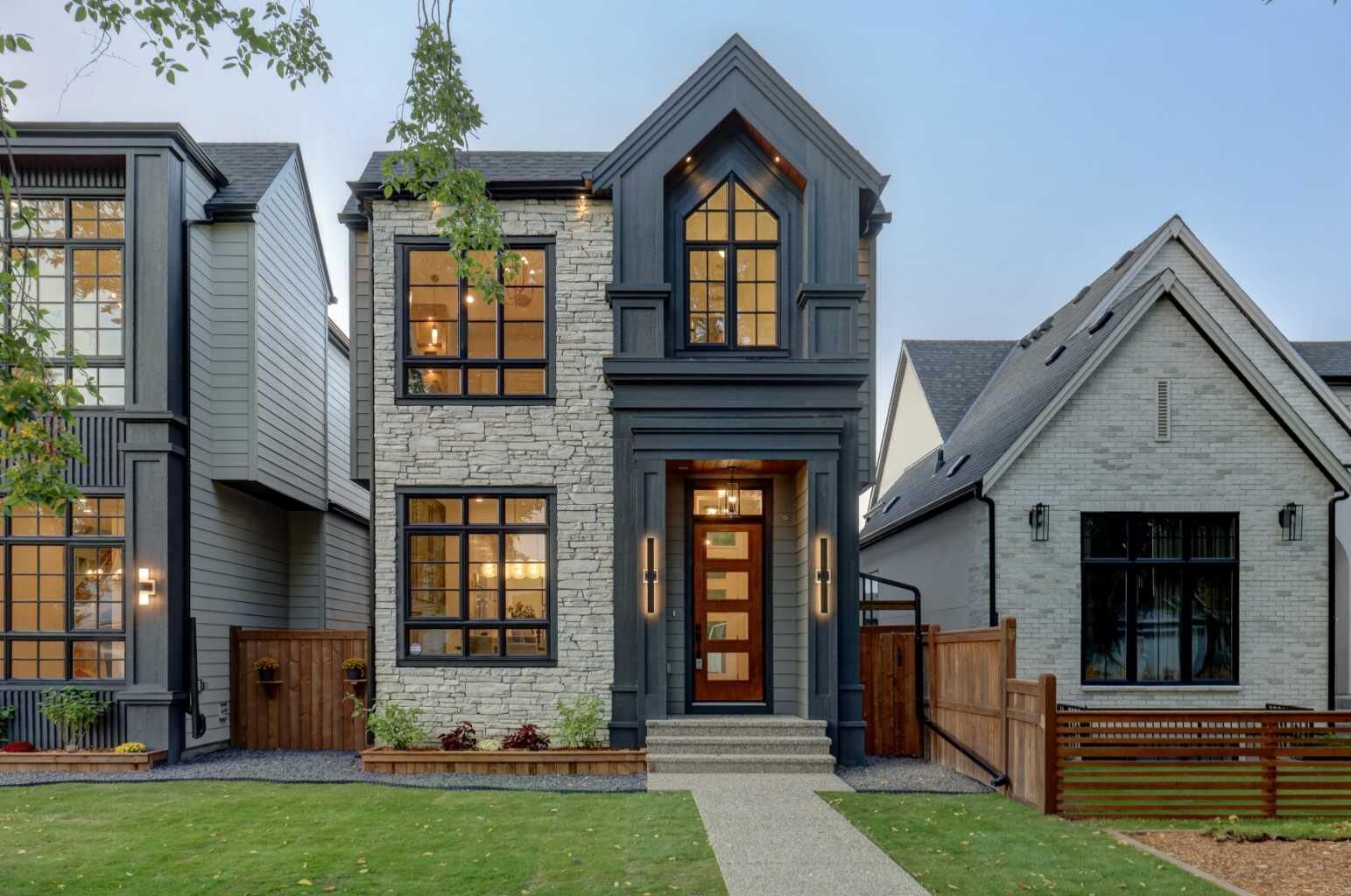 Photo de la propriété: 2042 56 Avenue SW AB T3E 1M8