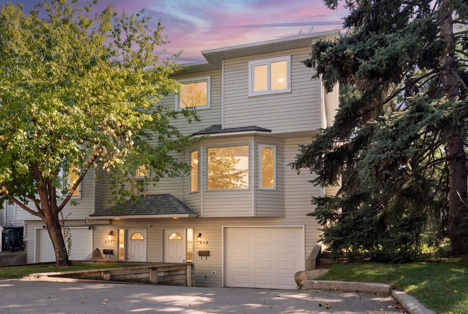 Property Photo:  646 Killarney Glen Court SW  AB T3E 7H4 