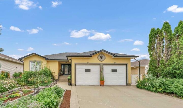 143 Spruce Close SE — photo 1