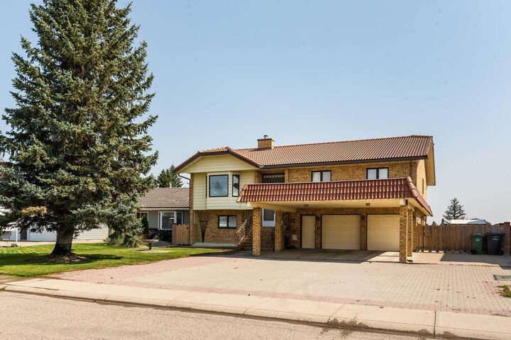 Property Photo: 262 Fairway Drive AB T1M 1H3