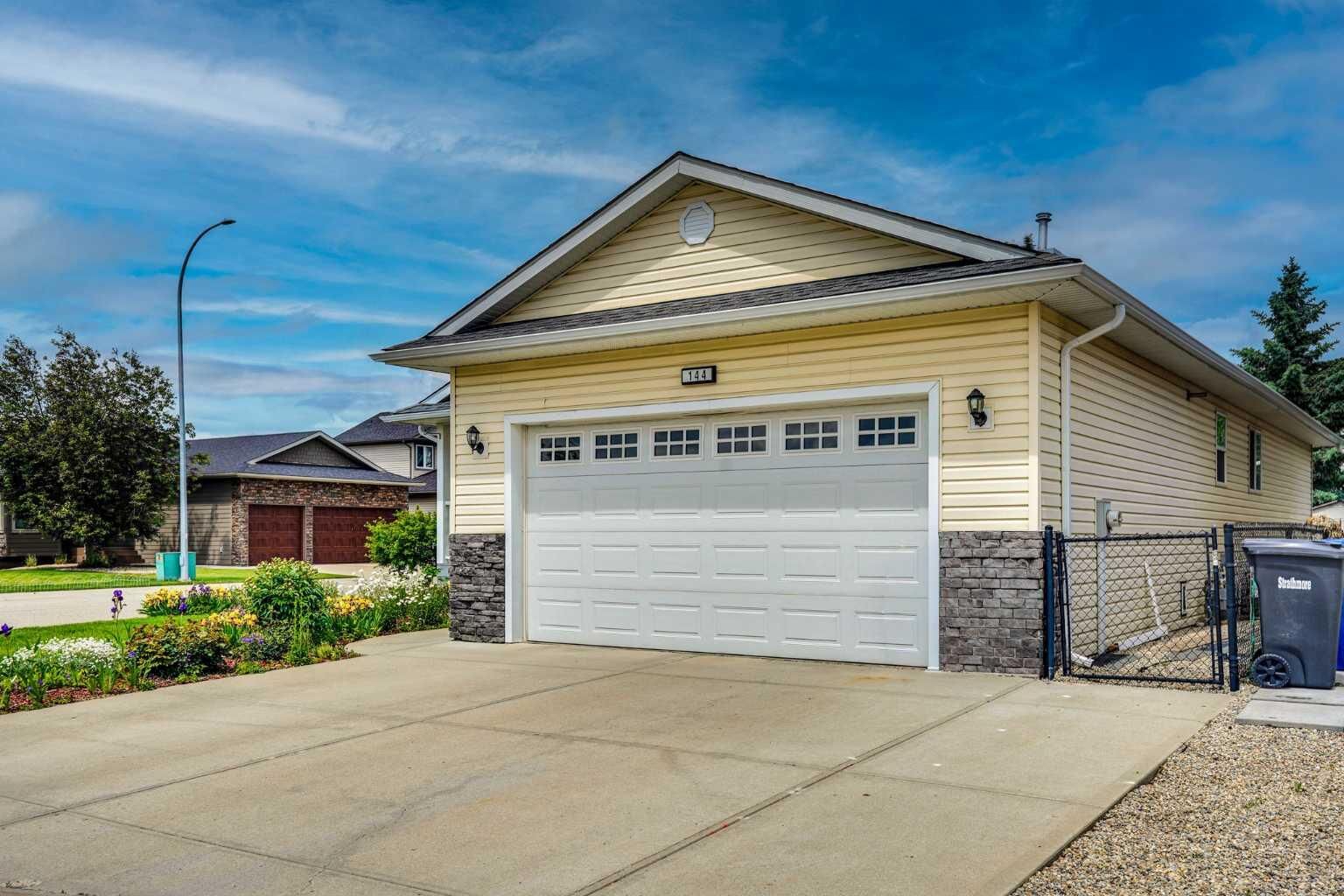Property Photo: 144 Hillcrest Cape AB T1P 0A4