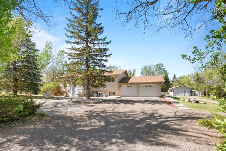 Property Photo: 467 10 Street AB T1B 0K1