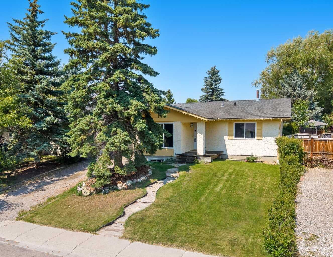Property Photo:  125 Carr Place  AB T1S 1E2 