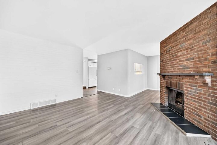 Property Photo:  2210 Oakmoor Drive SW 15  AB T2V 4R4 