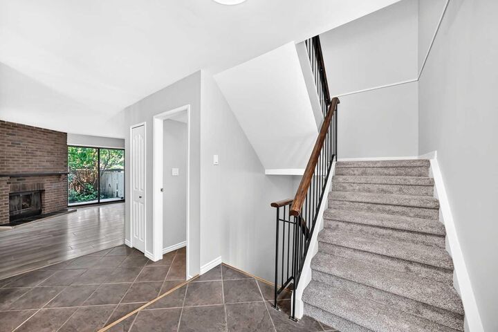 Property Photo: 2210 Oakmoor Drive SW 15 AB T2V 4R4