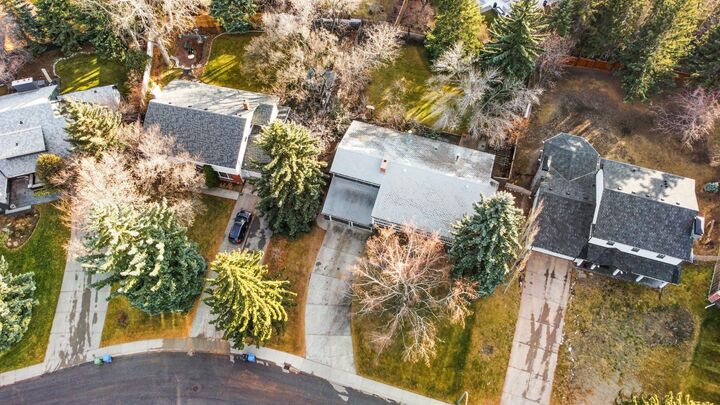 Property Photo: 1223 Baldwin Crescent SW AB T2V 2B6