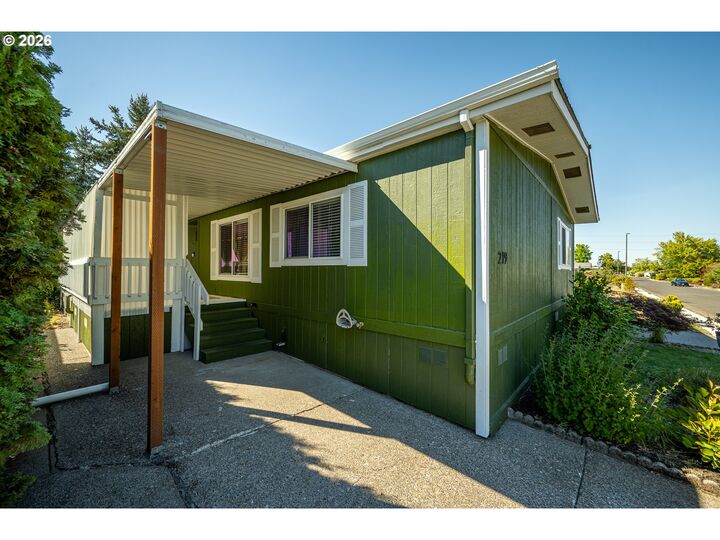 Property Photo: 1199 N Terry St 219 OR 97402