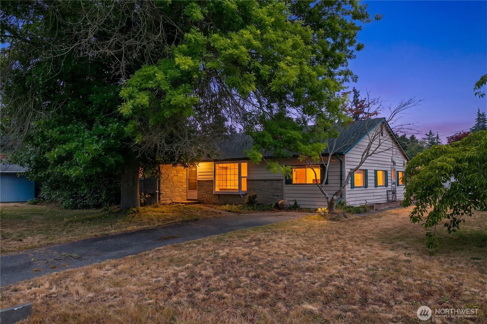 Property Photo:  20911  78th Avenue W  WA 98026 