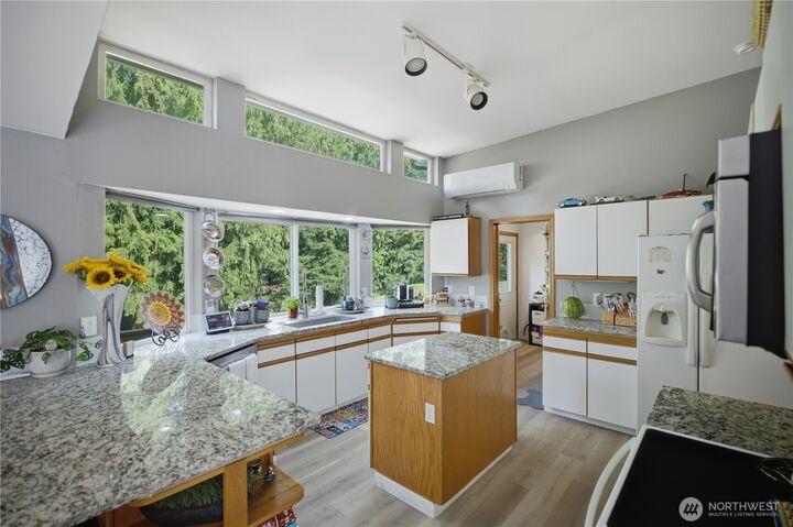 Property Photo:  415  118th Avenue E  WA 98372 