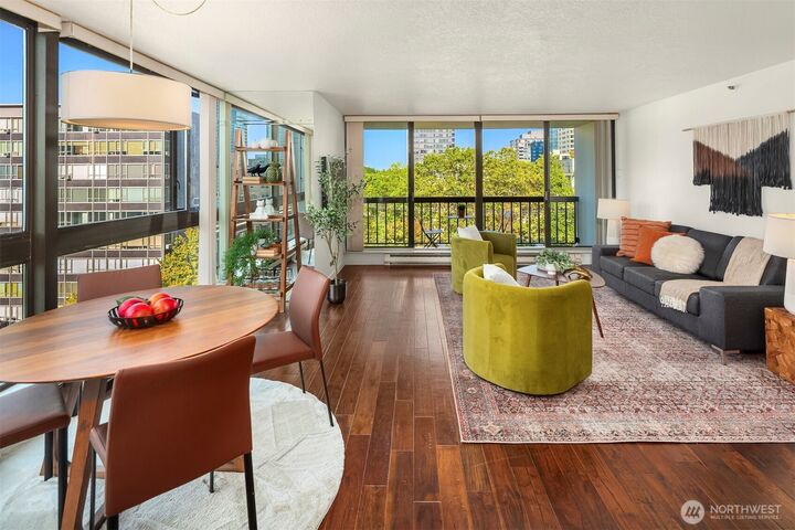 Property Photo:  1101  Seneca Street 801  WA 98101 