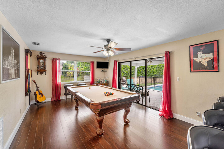 Property Photo: 4025 NW 105th Avenue FL 33065