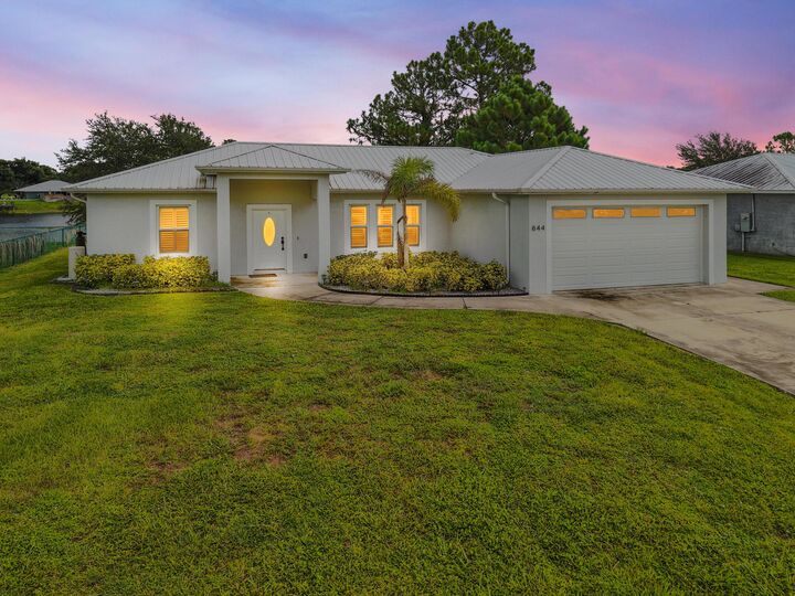 Property Photo:  844 Lake Betty Drive  FL 33852 