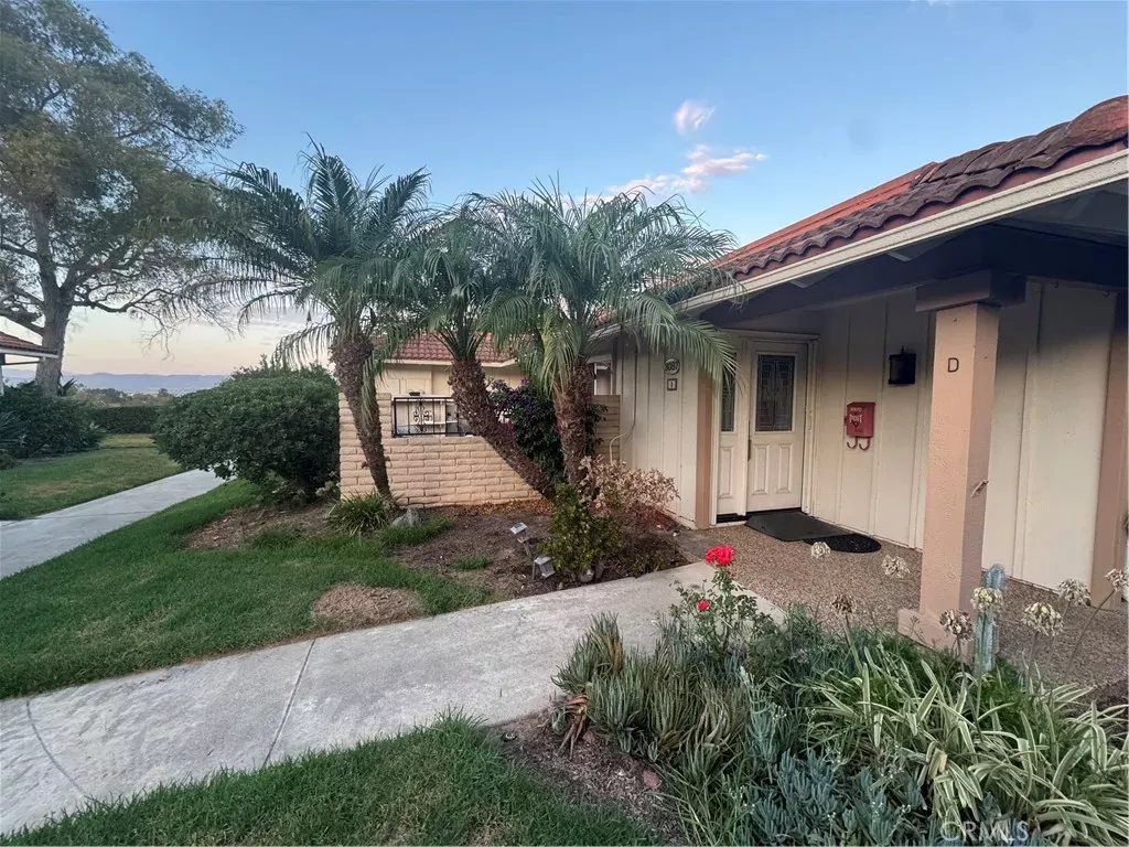 Property Photo: 3087 Via Serena North D CA 92637